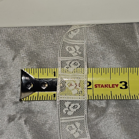 95+ Yards Vintage Lace & Trim - Picture 13 of 16